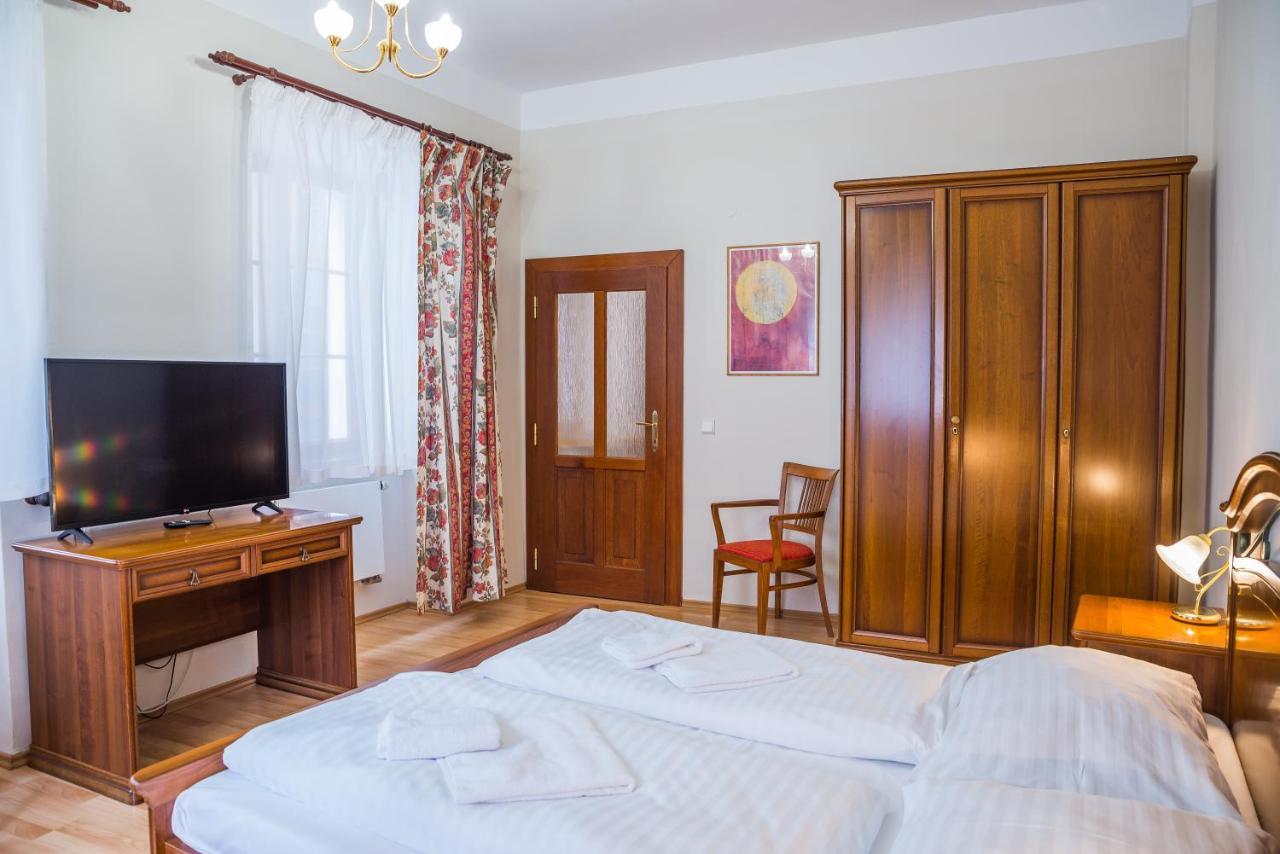 Little Quarter Hostal
